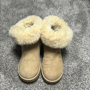 BAILY BOTTON UGGS!!!!